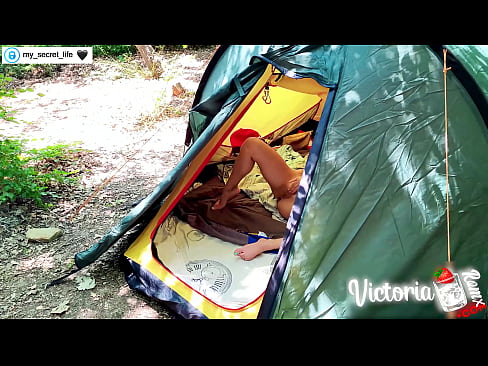 ❤️ ຖ່າຍໃນກ້ອງຖ່າຍຮູບ Passionate jerk off Stranger in a tent ❤️ ສະຫຼັດ ຢູ່ພວກເຮົາ ﹏